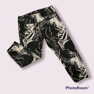 Cavin Klein Workout Pants Size Medium Black And White Pattern